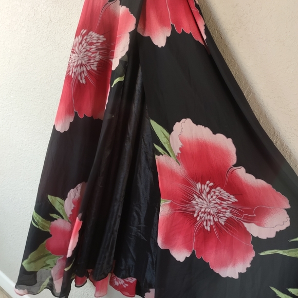 Lulu's maxi length wrap dress bold floral size Medium - Picture 12 of 12